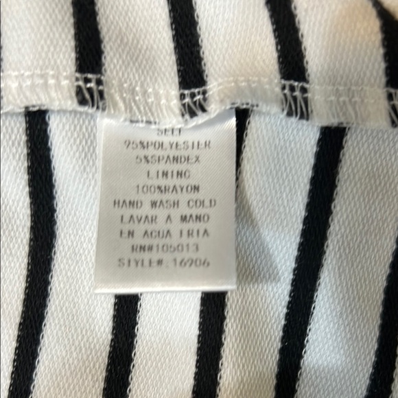 ANDREE BY UNIT Black and White Striped Knit Blazer - Picture 6 of 6